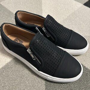 DV by Dolce Vita Aisley Black Perforated Zipper SLip on Shoes Women's 6